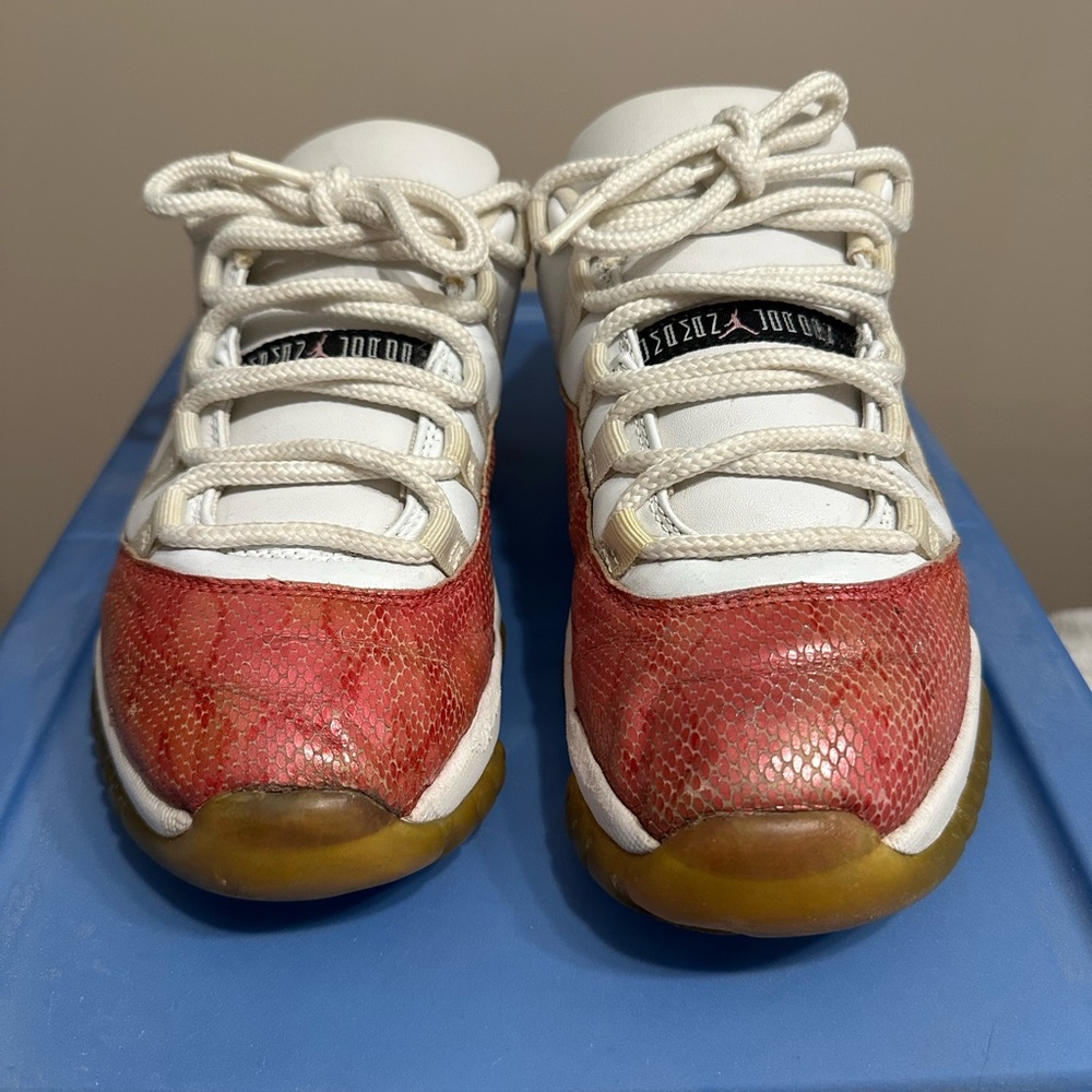 Jordan 11 retro 2001 rare Women’s pink snake skin